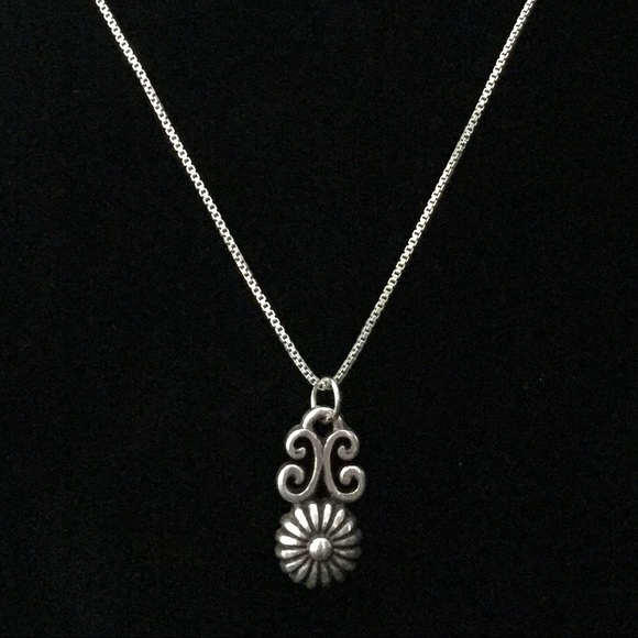 Jewelry - Sterling Silver Flower Necklace 🌸